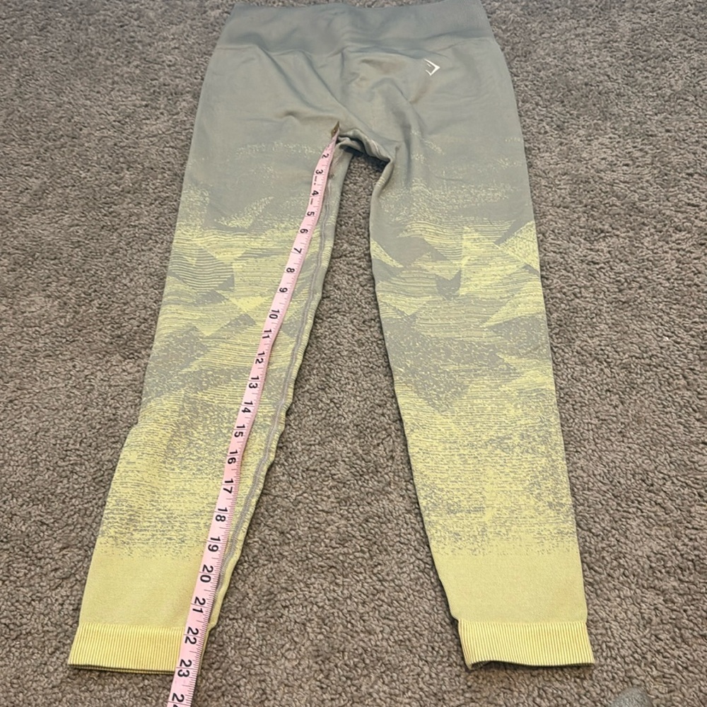 Gym shark leggings